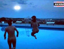 Lisa Wagner Jumps Nude In Pool – Kommissarin Heller: Hitzschlag