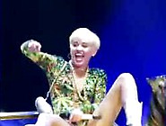 Miley Cyrus Sensual On Stage
