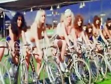 Queen- Bicycle Race (Uncensored Version)