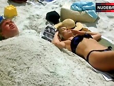 Karen Ausin Sunbathing In Sexy Bikini – Summer Rental