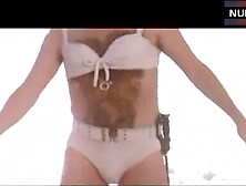 Heather Graham Bikini Scene – Austin Powers: The Spy Who Shagged Me