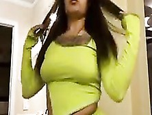 Hot Lalin Girl Twerking To Reggaeton