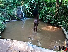 The Young Black Girl Taking Photos And Videos In The Stream - Bruna Black - Binho Ted - Sandro Lima - Fabio Silva