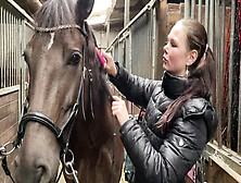 Sasha,  22 Años,  ¡experta En Equitación!