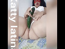 Hermosa Curvy Juega Con Pepino Y Después La Follo