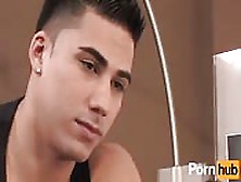 Topher Dimaggio Se Calza A Un Guaperas Peludo