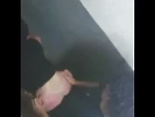 Novinho Nerd Flagrado Fodendo A Puta No Banheiro