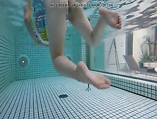 Japanese Beautiful Girl Underwater Her Acc Bit. Do/eta3T