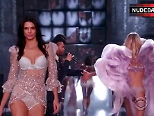 Kendall Jenner In Lingerie – The Victoria's Secret Fashion Show 2015