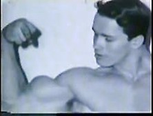 Arnold Schwarzenegger Musculoso E Bombado