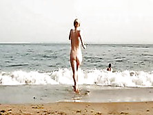 Dakota Fanning & Elizabeth Olsen Nude On Scandalplanet. Com