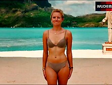 Kristen Bell In Lingerie On Beach – Couples Retreat