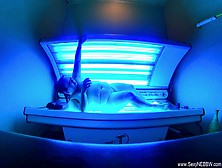 Sexy Bbw Playing Public Tanning Bed - Sexynebbw