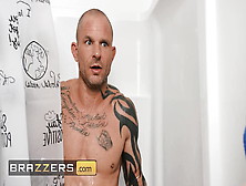 Slimthick Vic Corners Sister's Bf By The Shower Flashes Her Tits Ready To Get Fucked Hard - Brazzers