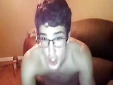 Teenager Succhia Cazzo In Webcam
