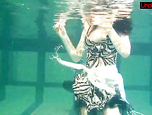 Blackhaired Bombshell Irina Underwater