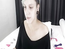 Spunky Short Haired Babe Show Her Hairy Pussy Live