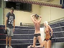Wrestling Les Duo Pussylicking In Boxing Ring