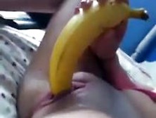 Novinha Se Masturbando Com Uma Banana
