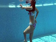 Long Haired Astonishing Latina Girl Andreina Underwater (Andreina Deluxe)