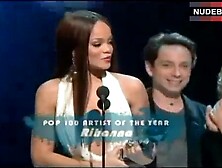 Rihanna Decollete – The Billboard Music Awards