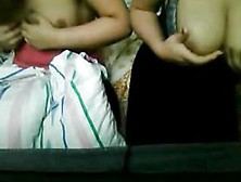 2 Girls Flashing Tits On Camchat