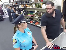 Грудастая Женщина Из Полиции Любит Секс