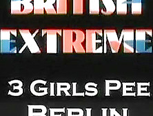 3 Girls Pee In Berlin