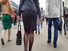 Big Wide Ass In Black Skirt