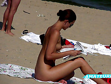 Amateur Nude Beach Spycam Females Close-Up Compilation Vid