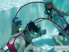 Hot Underwater Blowjob Goes Two Way