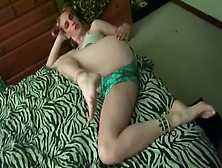Amazon Mommy Shows Off Her Long Sweet Body For Lucky Daddy
