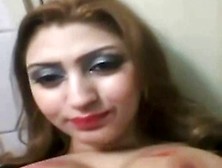 Erotic – Fantastic Arabian Girl Making Some Selfies
