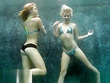 Underwater Lesbian Sex