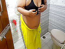 Tamil Rich Hot Aunty Has Sex With Bathroom Water Pipe