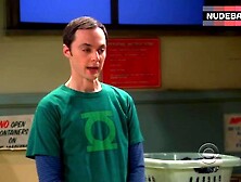 Kaley Cuoco Shows Sexy Bra – The Big Bang Theory