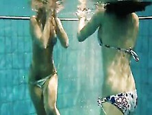 Hottest Chicks Swim Naked Underwater