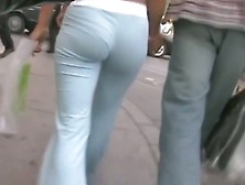 Bubble Butt Beauty Flaunts Her Ass For The Candid Street Cam