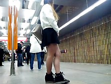 Sexy Legs Im Metro 7 Sexy Beine In Der U-Bahn 7