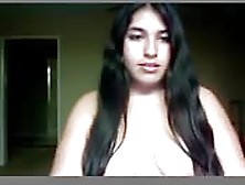 Brünette Mexikanerin Vor Der Webcam