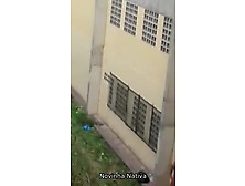 Novinha Flagrada Metendo Atrás Da Escola