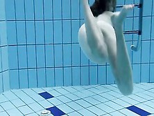 See Them Hotties Swim Nude Into The Pool