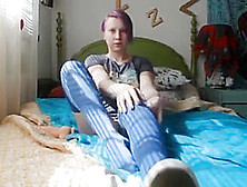 Goth / Emo Chick Shows Feet And Cums