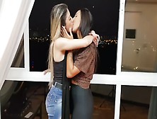 Kiss Loira E Morena