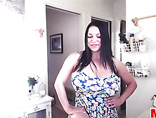 Dark Haired Latina Lady Wants To Show Her Natural Boobies