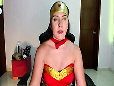 Super Horny Wonder Woman Cosplay Wants To Fuck On Cam