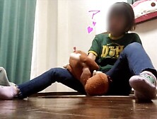 【素人】ムラムラしてクンニしてほしくてついお人形を男の人だと思って、まんこにするすりしたりしてオナニーする女子◯生。