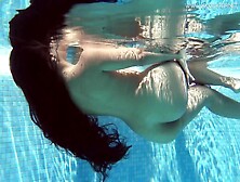 Underwater Show Featuring Andreina Deluxe's Tight Pussy Movie