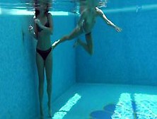 Hot Hot Hotties Cruz And Jessica Swim Naked Together (Lindsey Cruz,  Jessica Lincoln)