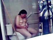 My Chubby Girlfriend Masturbating With Head Shower